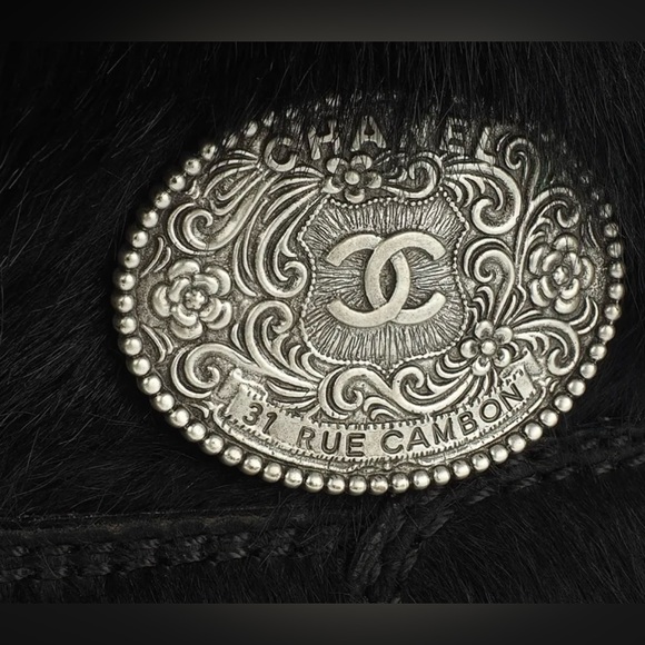 CHANEL BLACK MEDALLION CC LOGO BOOTS PONY HAIR FUR SZ 37.5 - Picture 7 of 10